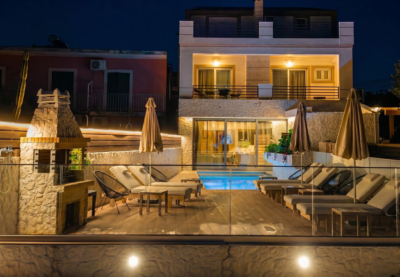 Villa in Sidari - Beachfront Villa Anatoli with private heated pool