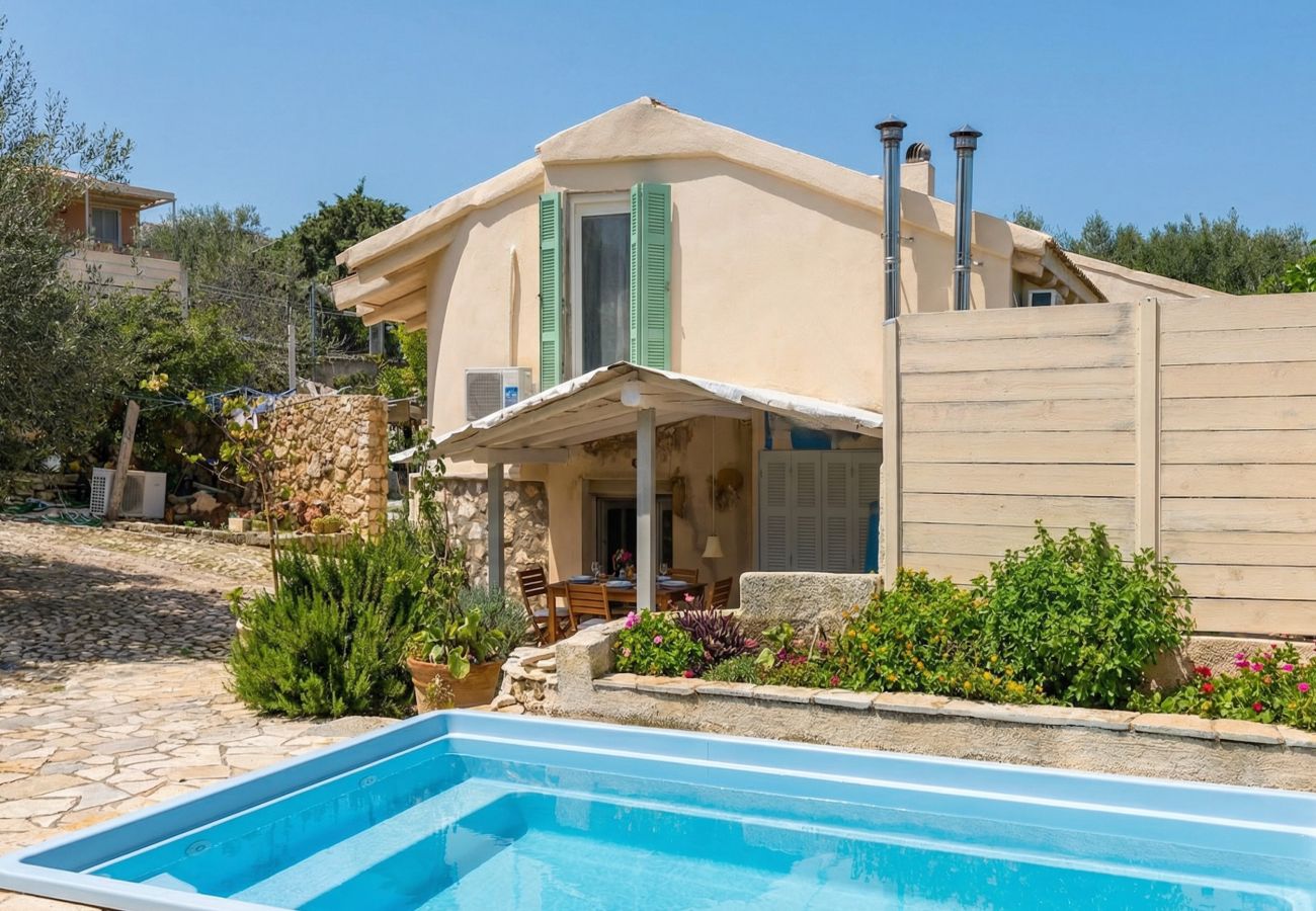 Villa in Kassiopi - Villa Folia with private heatable pool