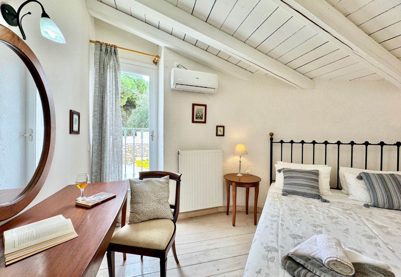 Villa in Kassiopi - Villa Sweet Nest with private heatable pool