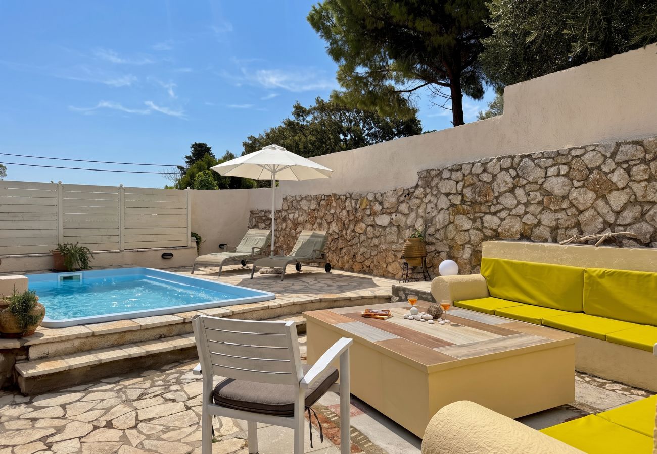 Villa in Kassiopi - Villa Sweet Nest with private heatable pool