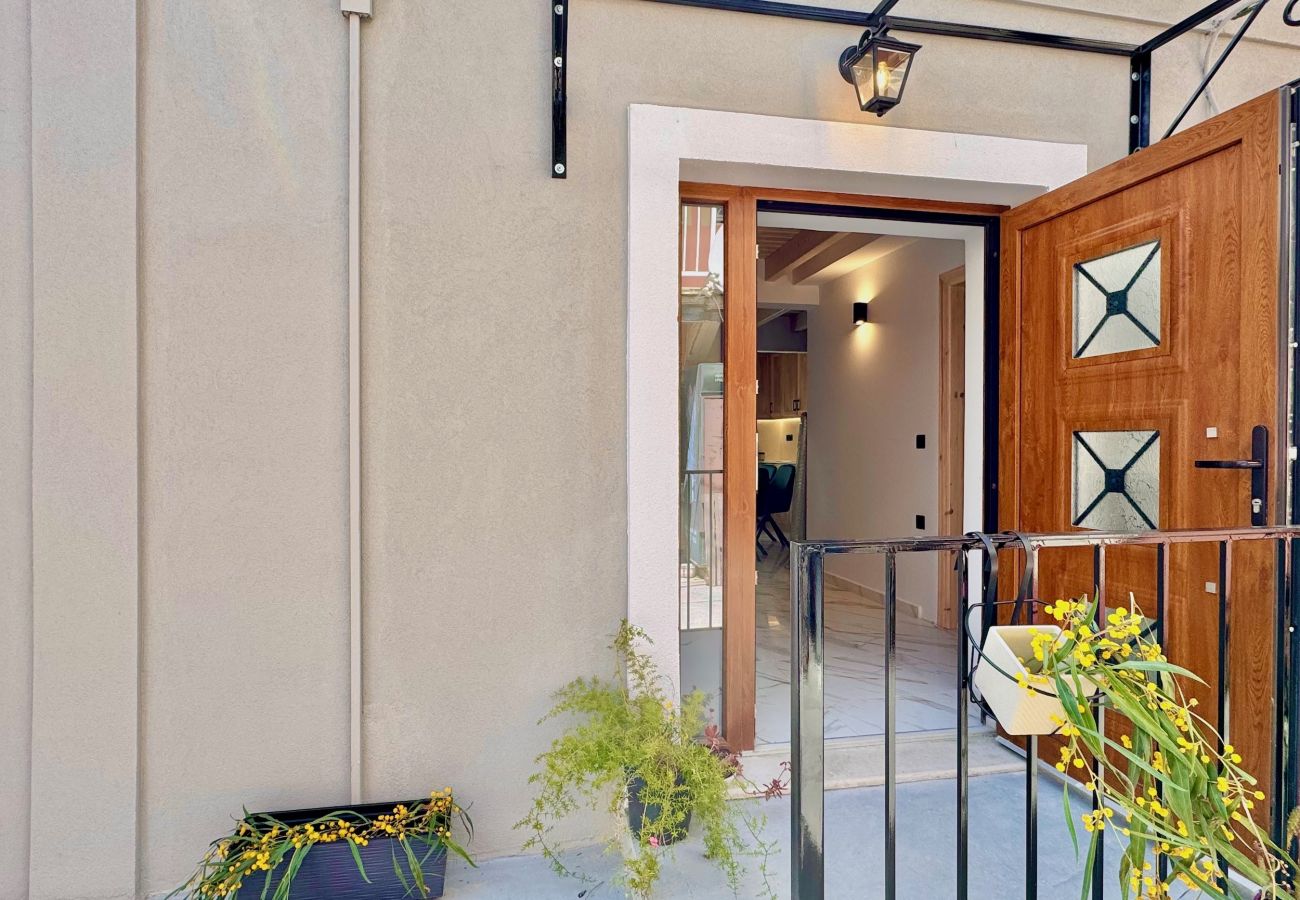 Apartment in Roda - Skouna 2 Luxury Suite